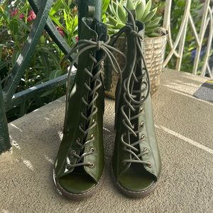 Breckelle’s Peek-Toes Booties